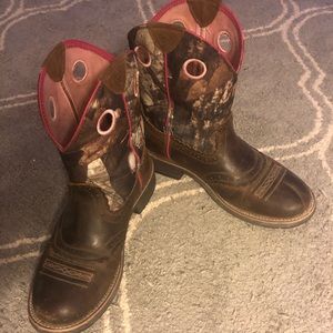 Arias FatBaby Boots - Camo W/ Pink Trim (Size 10B)